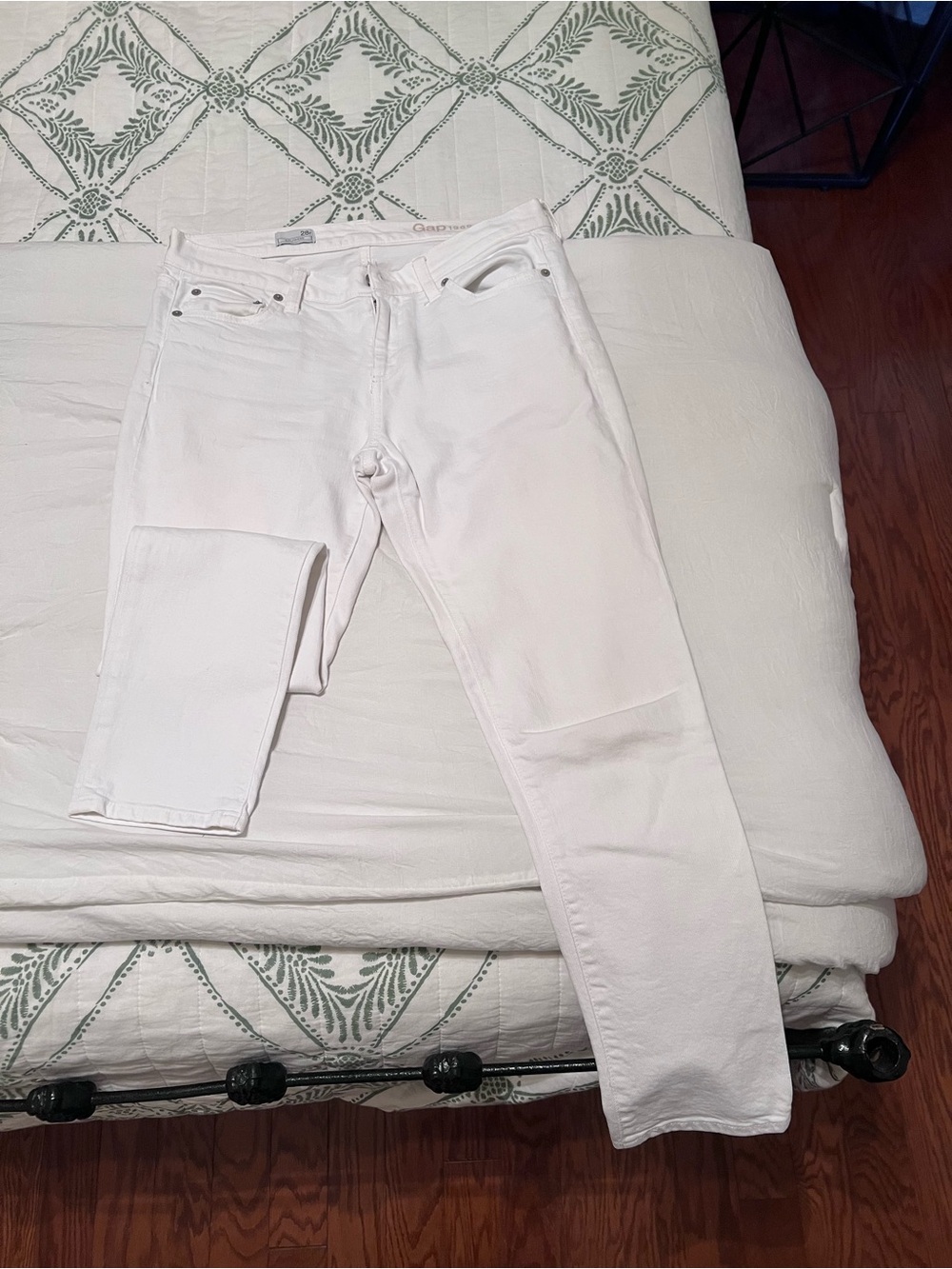 GAP - White Womenās Girlfriend Jeans